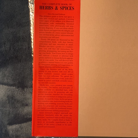 The complete book of Herbs & spices Sara garland - Picture 2 of 5